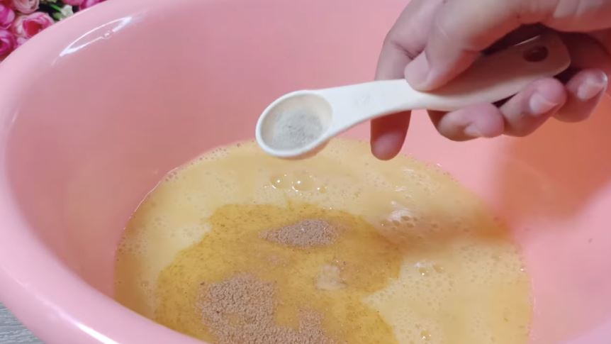 Tanpa baking powder, ini cara goreng telur dadar krispi agar keriting, lebar, dan renyah tahan lama