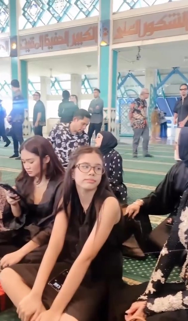 Gaya modis Safeea anak Ahmad Dhani © Instagram