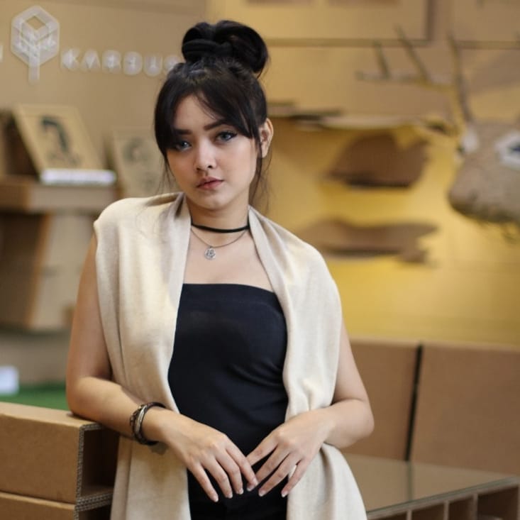 transformasi Suci Winata yang dulunya personel girlband © 2024 brilio.net transformasi Suci Winata yang dulunya personel girlband © 2024 brilio.net