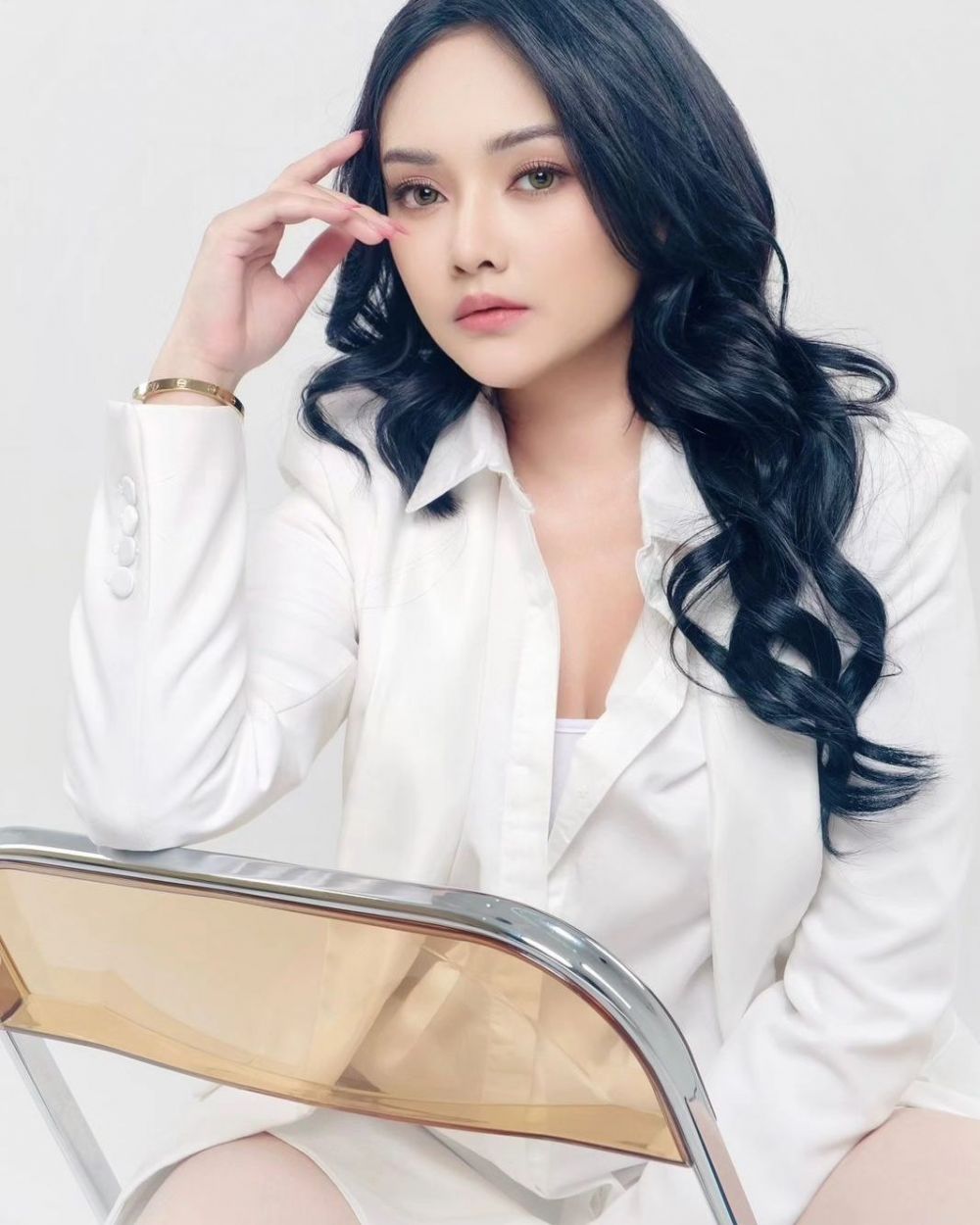 transformasi Suci Winata yang dulunya personel girlband © 2024 brilio.net transformasi Suci Winata yang dulunya personel girlband © 2024 brilio.net