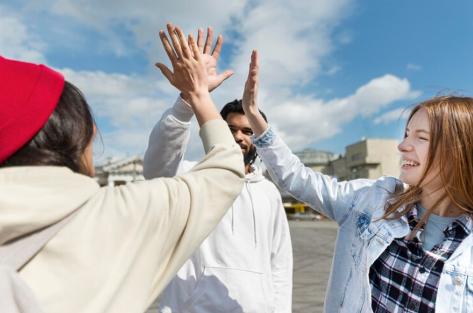 Kata-kata deskripsi grup WA alumni © Freepik