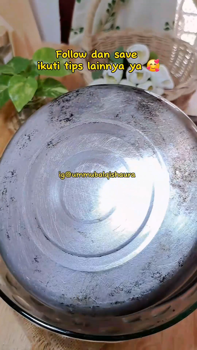 Tanpa soda kue, cara ampuh hilangkan kerak gosong pantat panci ini cuma pakai tambahan 1 bahan dapur