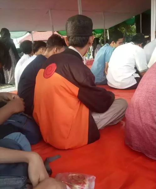 Potret kocak seragam pelajar & mahasiswa Berbagai sumber