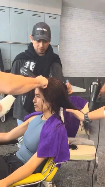 maudy ayunda warnai rambutnya jadi merah © 2024 brilio.net