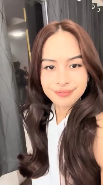 maudy ayunda warnai rambutnya jadi merah © 2024 brilio.net