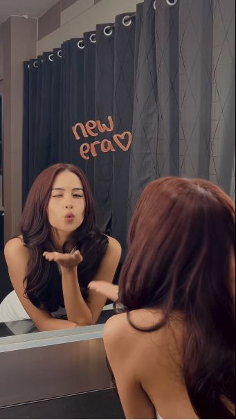 maudy ayunda warnai rambutnya jadi merah © 2024 brilio.net