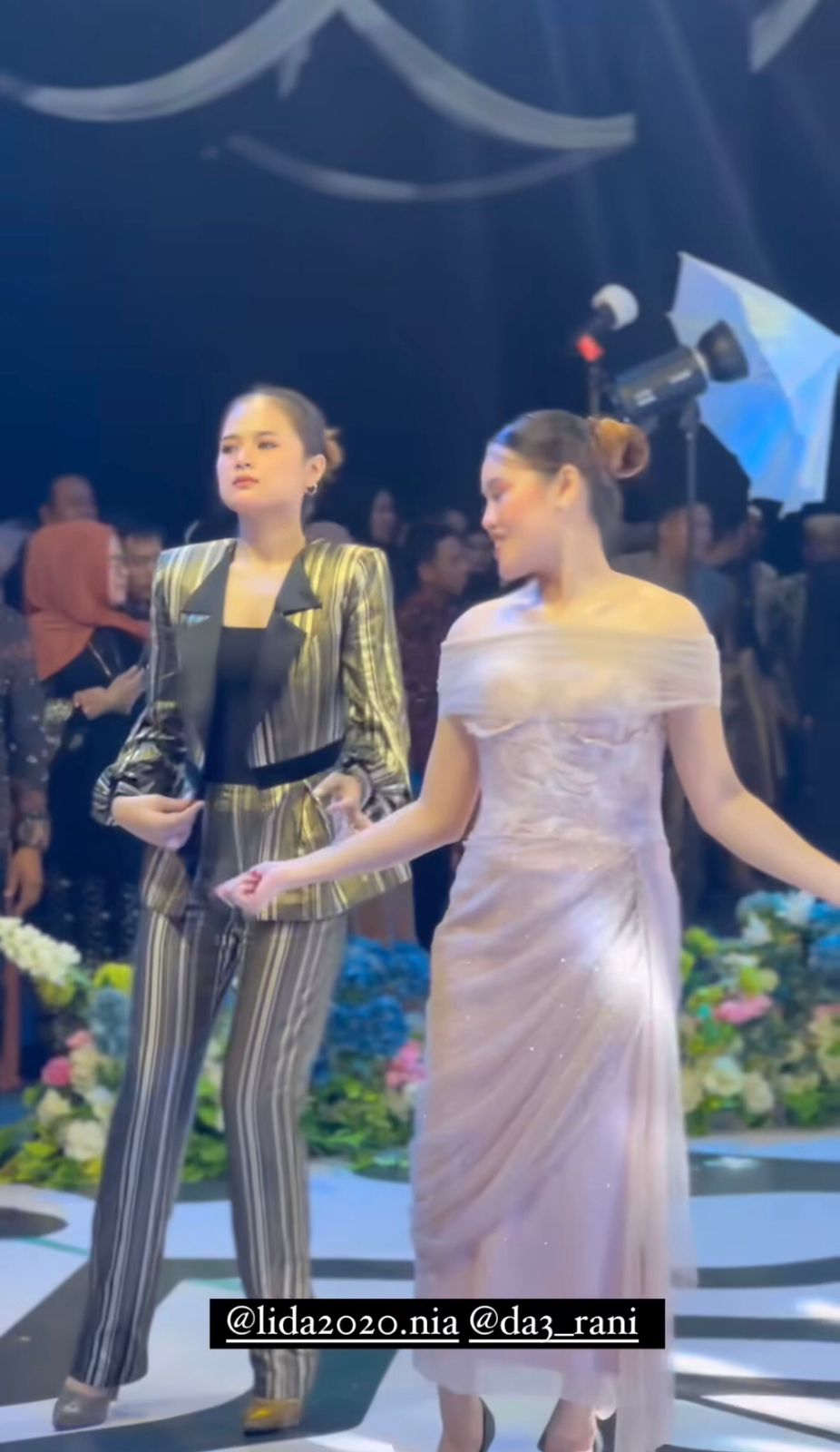 Gaya 7 seleb hadiri resepsi pernikahan © Instagram