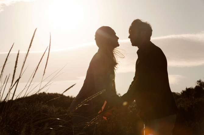 Wedding anniversary quotes manis dan romantis © Freepik