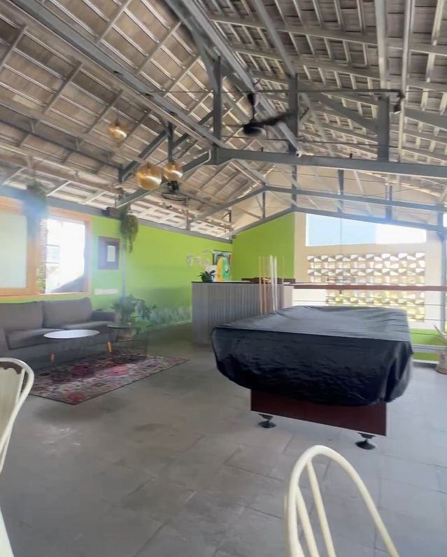 potret warung Tamara Bleszynski di Bali © 2024 brilio.net potret warung Tamara Bleszynski di Bali © 2024 brilio.net