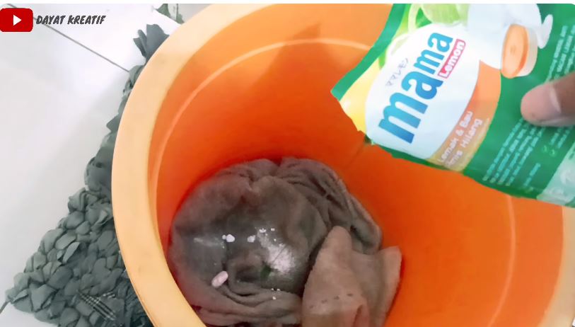 Bukan disikat larutan sitrun, ini trik ampuh memutihkan handuk dekil cuma pakai 2 bahan dapur