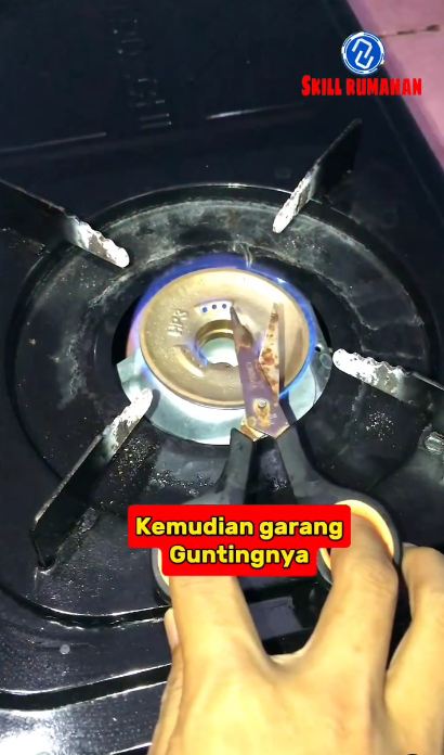 Cukup pakai 1 bahan dapur, ini trik sederhana agar gunting tumpul dan karatan jadi setajam silet