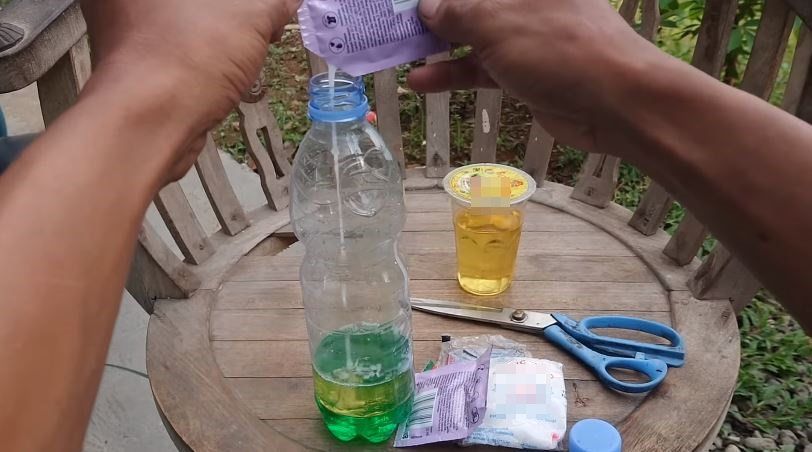 Modal Rp5.000, ini cara mengembalikan ban mobil kotor jadi kinclong dan kesat lagi pakai 2 bahan dapur