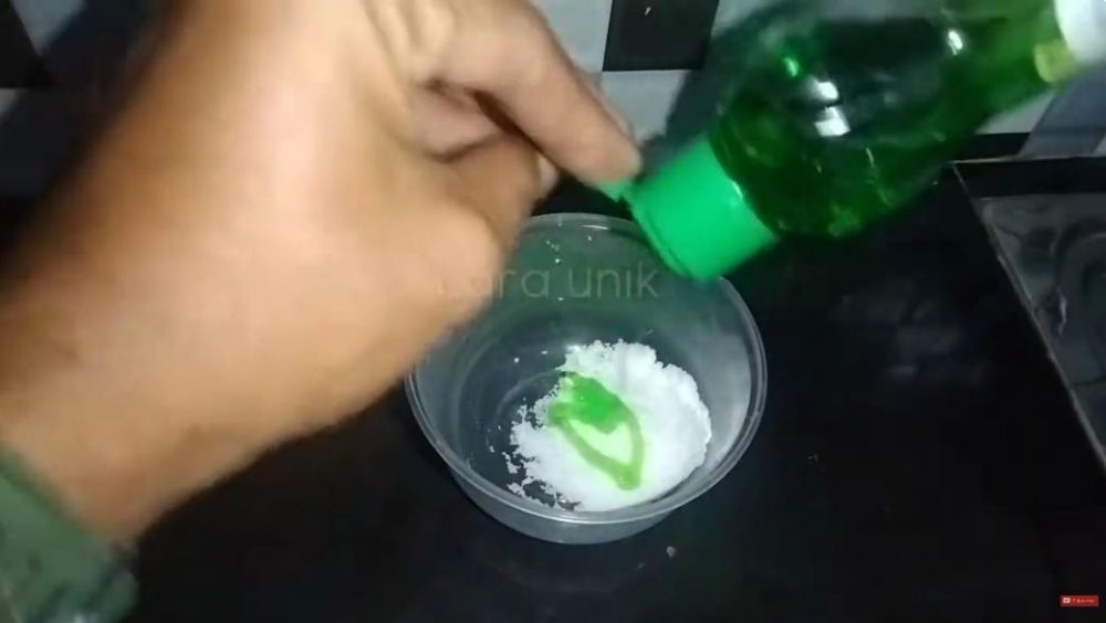 Tanpa cuka dan baking soda, begini cara bersihkan debu kipas angin dalam 5 menit pakai 2 bahan dapur