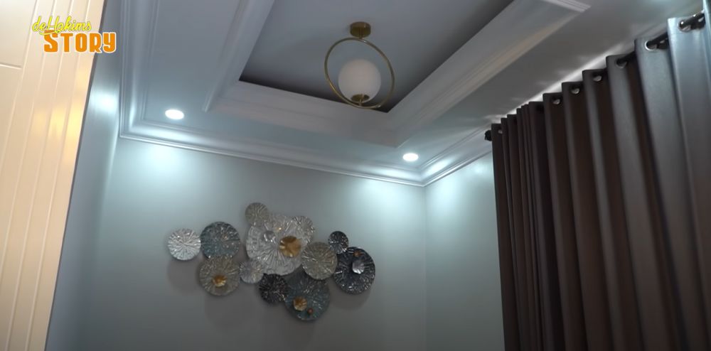 potret kamar tidur Mpok Alpa ini letak kamar mandinya dibuat tersembunyi © 2024 brilio.net