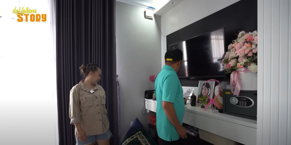 potret kamar tidur Mpok Alpa ini letak kamar mandinya dibuat tersembunyi © 2024 brilio.net potret kamar tidur Mpok Alpa ini letak kamar mandinya dibuat tersembunyi © 2024 brilio.net