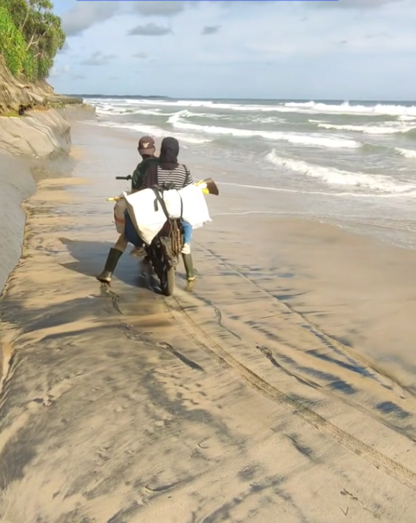 tepian laut  TikTok/@esa.smara.art tepian laut  TikTok/@esa.smara.art