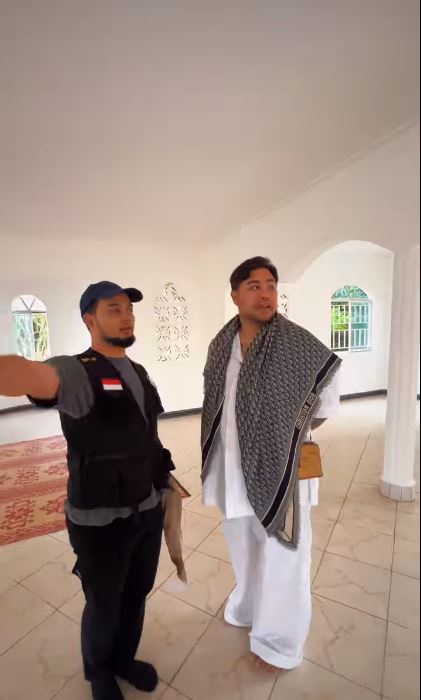 masjid ivan gunawan berbagai sumber