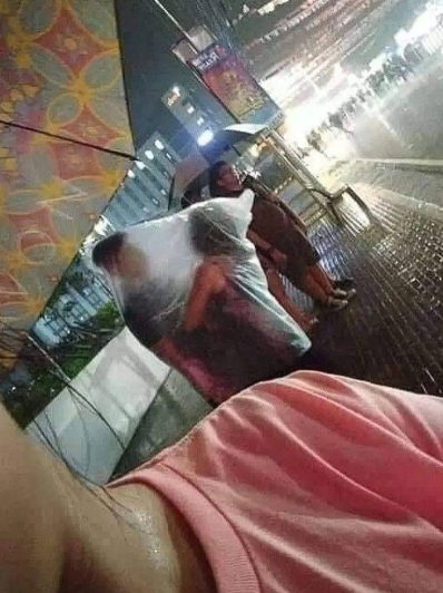 orang berteduh saat hujan ini kreatif pol © 1cak.com orang berteduh saat hujan ini kreatif pol © 1cak.com