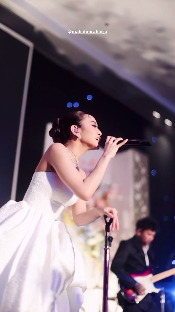 potret mahalini gaun saingi pengantin © berbagai sumber potret mahalini gaun saingi pengantin © berbagai sumber