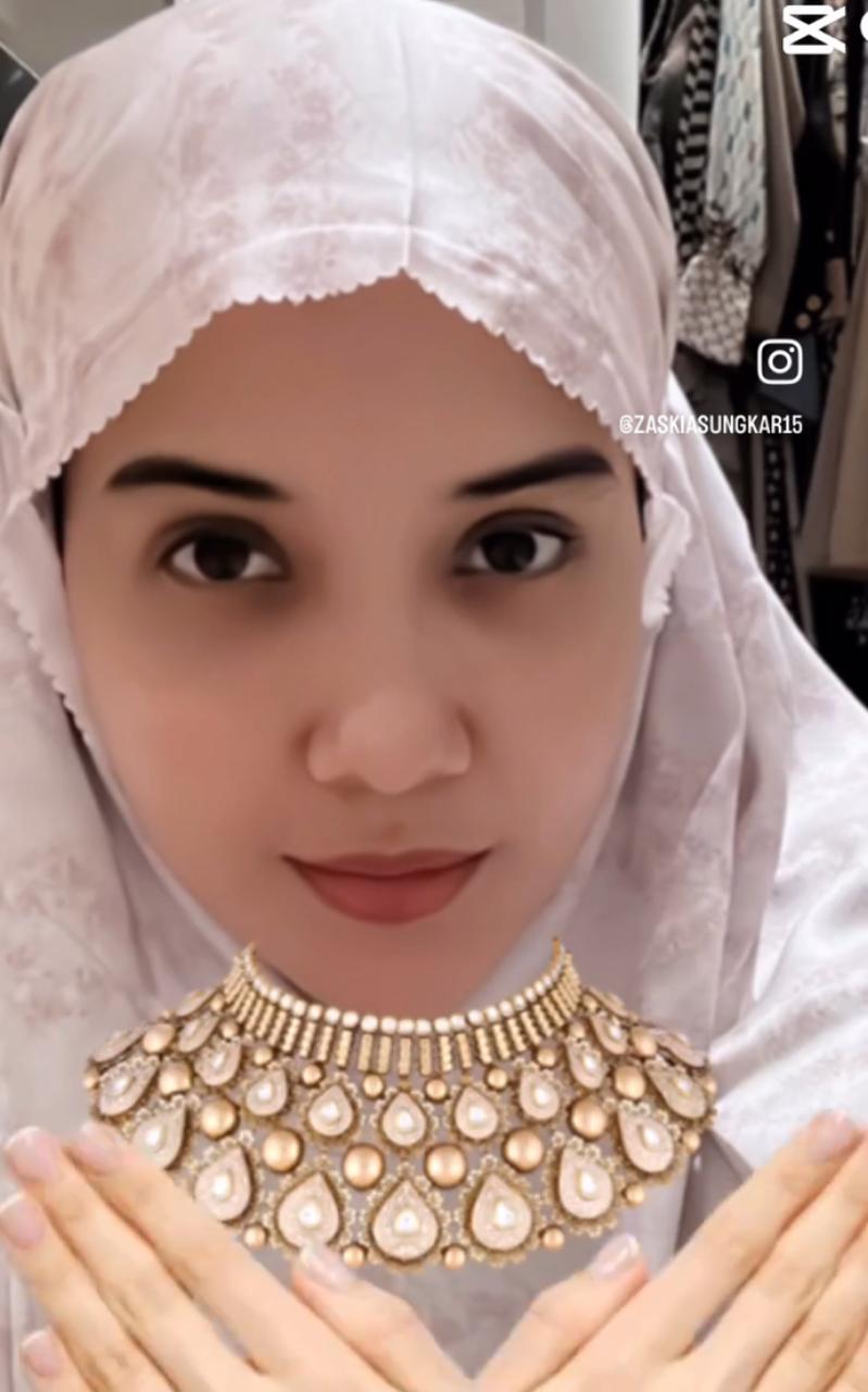 potret zaskia sungkar ikuti tren makeup asoka © instagram