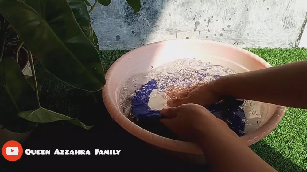 Tak perlu digosok langsung luntur, ini trik hilangkan kerak di piring pakai tambahan 1 bahan dapur