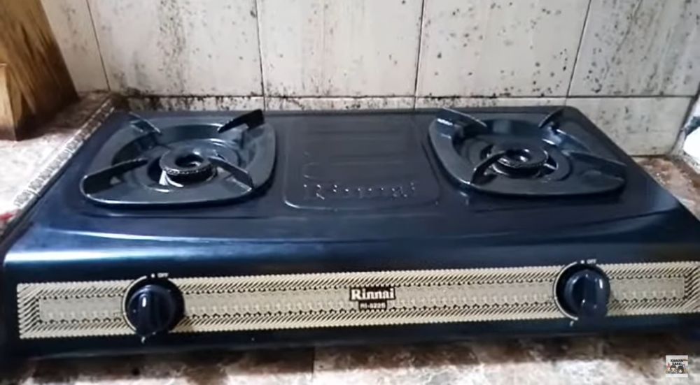 Tanpa baking soda, ini trik bersihkan noda minyak dan jamur di kompor cukup tambah 1 bahan dapur