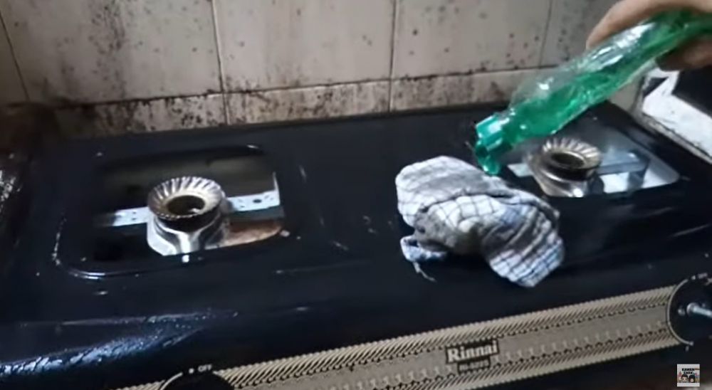 Tanpa baking soda, ini trik bersihkan noda minyak dan jamur di kompor cukup tambah 1 bahan dapur