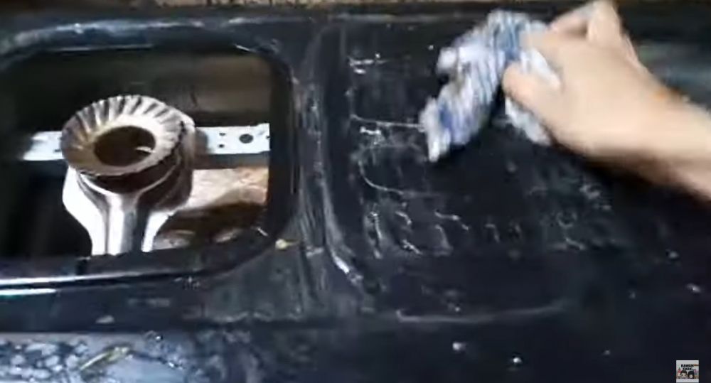 Tanpa baking soda, ini trik bersihkan noda minyak dan jamur di kompor cukup tambah 1 bahan dapur