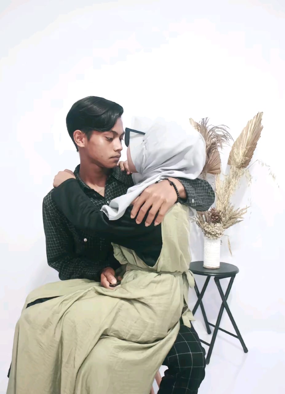 remaja lakukan pemotretan ala prewedding © TikTok