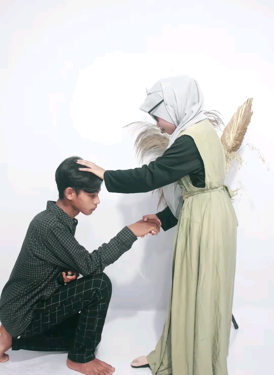 remaja lakukan pemotretan ala prewedding © TikTok