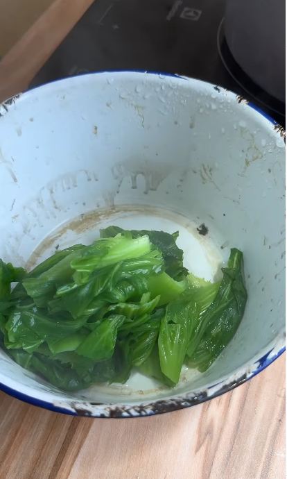 Trik mengurangi rasa pahit pada sayur sawi pahit, ampuh pakai 2 bumbu dapur ini