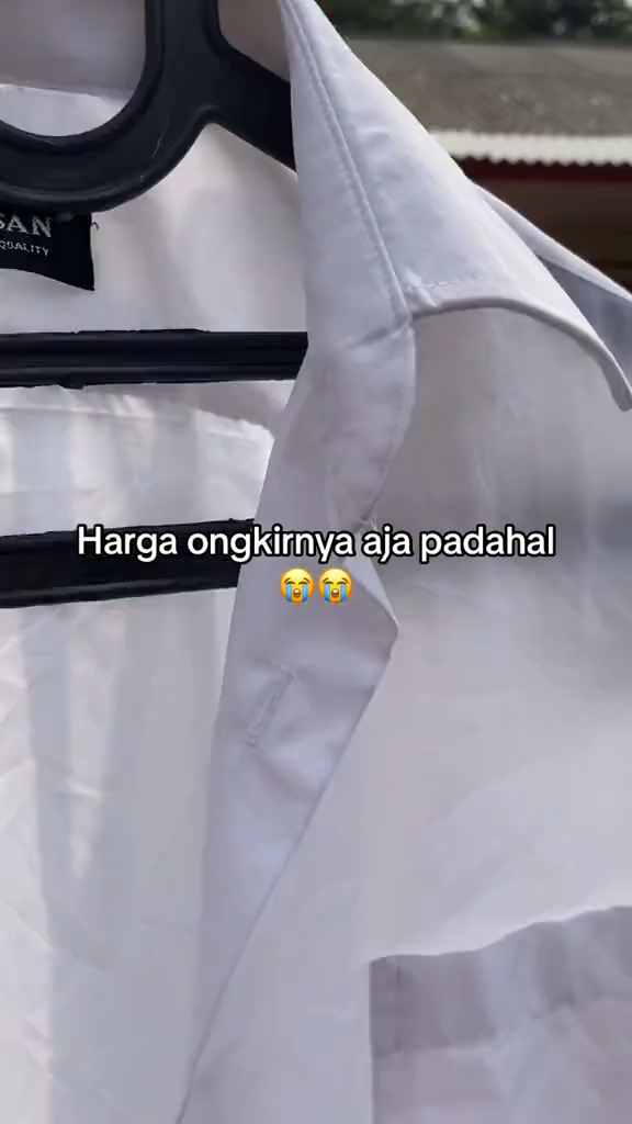 Bukan digosok baking soda, ini cara hilangkan bintik hitam di kerah baju putih tambah 1 bahan dapur