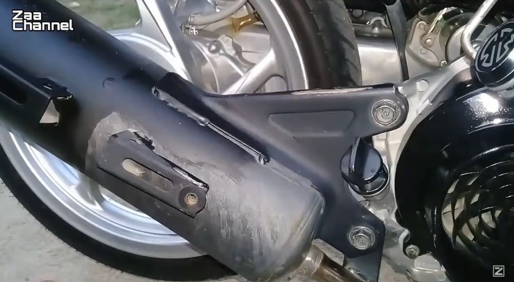 Cara membersihkan kerak knalpot motor pakai 2 bahan dapur, dari kusam jadi kinclong seperti baru lagi