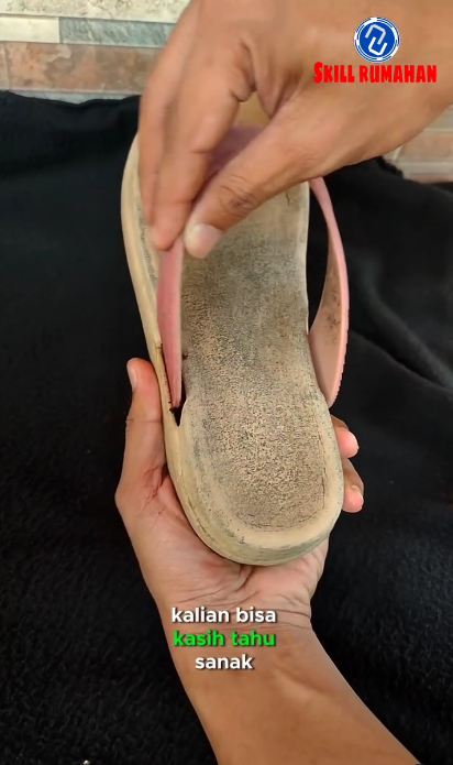 Jangan cuma dilem, ini trik memperbaiki tali sandal putus agar semakin kencang pakai 1 bahan dapur