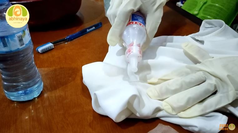 Bukan disikat pemutih, ini trik ampuh bersihkan noda deodoran di ketiak baju pakai 2 bahan dapur