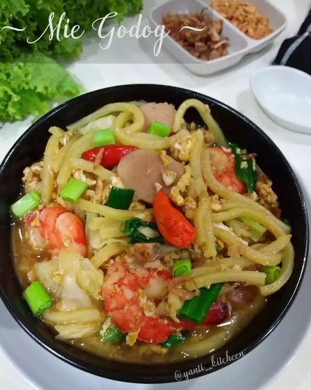 13 Resep olahan mie kuning kuah, lezat, gurih, dan menggugah selera