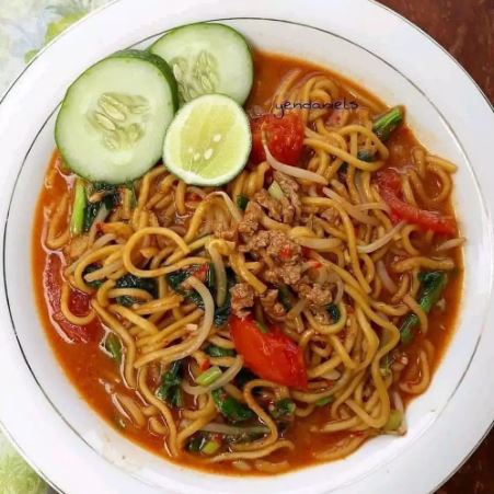 13 Resep olahan mie kuning kuah, lezat, gurih, dan menggugah selera