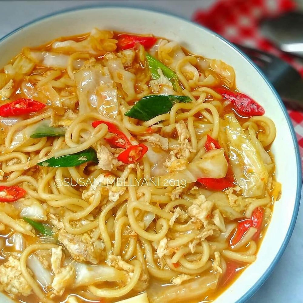 13 Resep olahan mie kuning kuah, lezat, gurih, dan menggugah selera