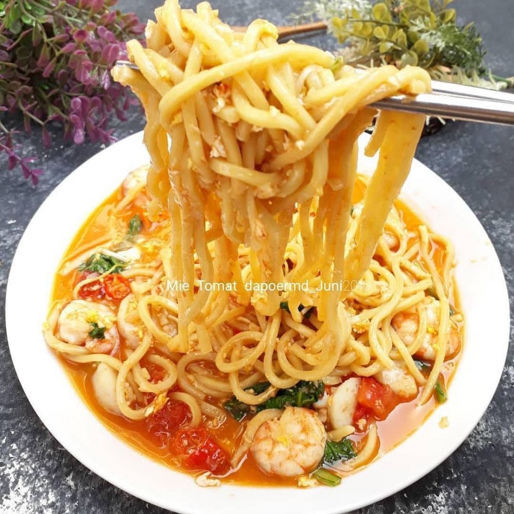 13 Resep olahan mie kuning kuah, lezat, gurih, dan menggugah selera