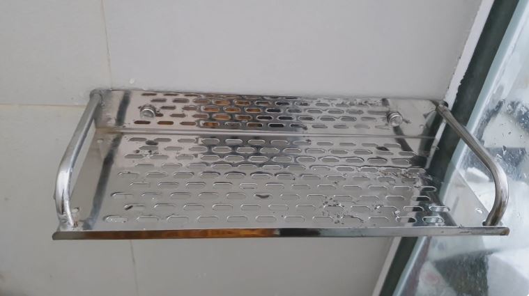 Bukan digosok sitrun, ini cara mudah hilangkan karat di rak sabun kamar mandi pakai 2 bahan dapur