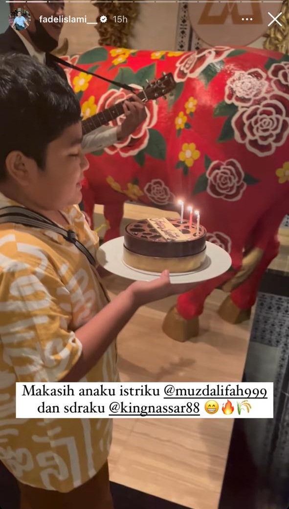 akur dengan keluarga mantan istri, nassar beri kejutan ultah fadel © berbagai sumber akur dengan keluarga mantan istri, nassar beri kejutan ultah fadel © berbagai sumber