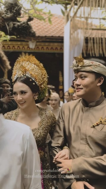 Momen Mahalini gelar prosesi Mepamit © Instagram Momen Mahalini gelar prosesi Mepamit © Instagram