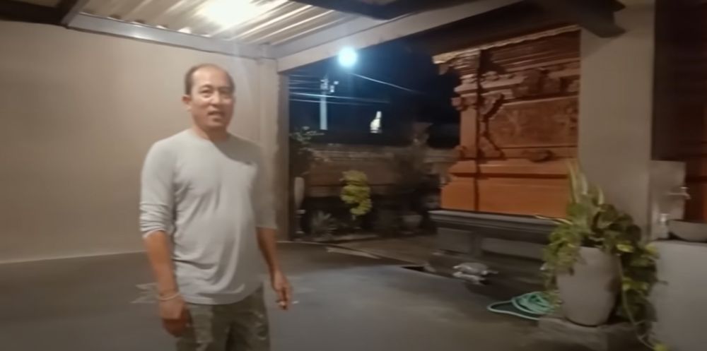 penampakan teras rumah Mahalini jadi area upacara adat Mepamit © 2024 brilio.net penampakan teras rumah Mahalini jadi area upacara adat Mepamit © 2024 brilio.net