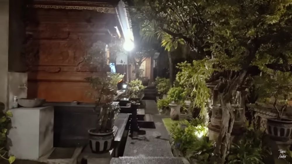 penampakan teras rumah Mahalini jadi area upacara adat Mepamit © 2024 brilio.net