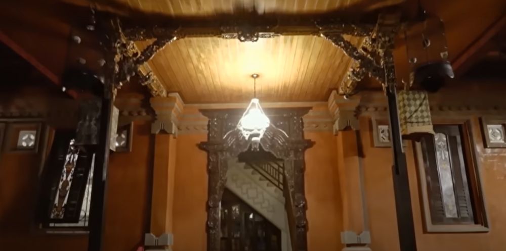 penampakan teras rumah Mahalini jadi area upacara adat Mepamit © 2024 brilio.net