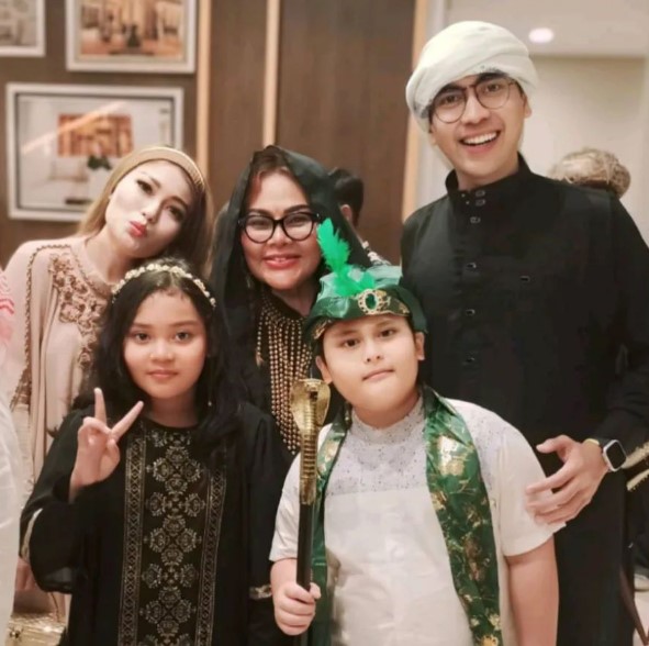 momen bucin Eva Manurung dengan Egi Fazri © berbagai sumber