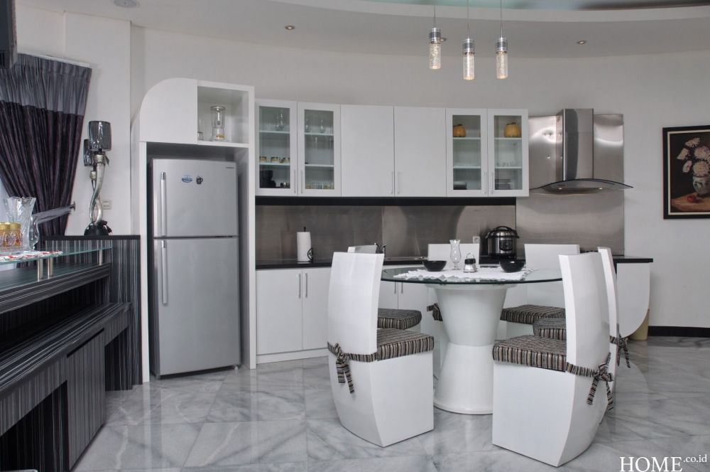 potret dapur dr. Boyke dibuat melengkung nyambung mini bar © 2024 brilio.net