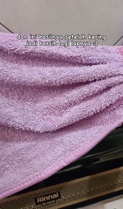 Tak perlu direndam sitrun, ibu-ibu ini punya trik cuci kain lap dekil dan hitam pakai 3 bahan dapur
