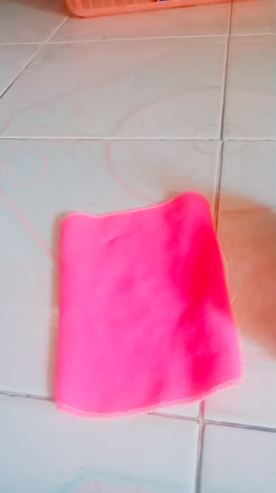 Tanpa digosok deterjen, begini cara ampuh hilangkan noda tinta di kain cuma pakai 2 bahan dapur