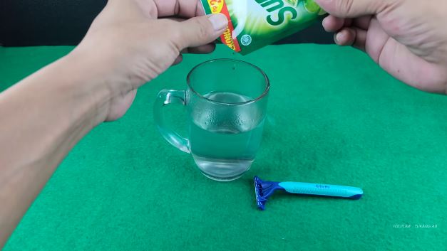 Modal Rp2.000, begini cara mudah menajamkan pisau cukur tumpul cuma pakai 1 bahan dapur